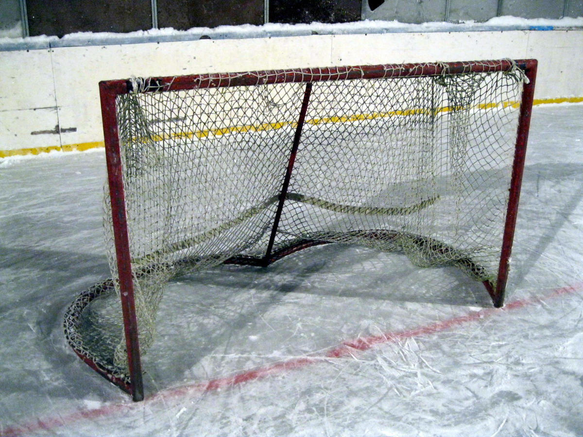 An ice hockey net
