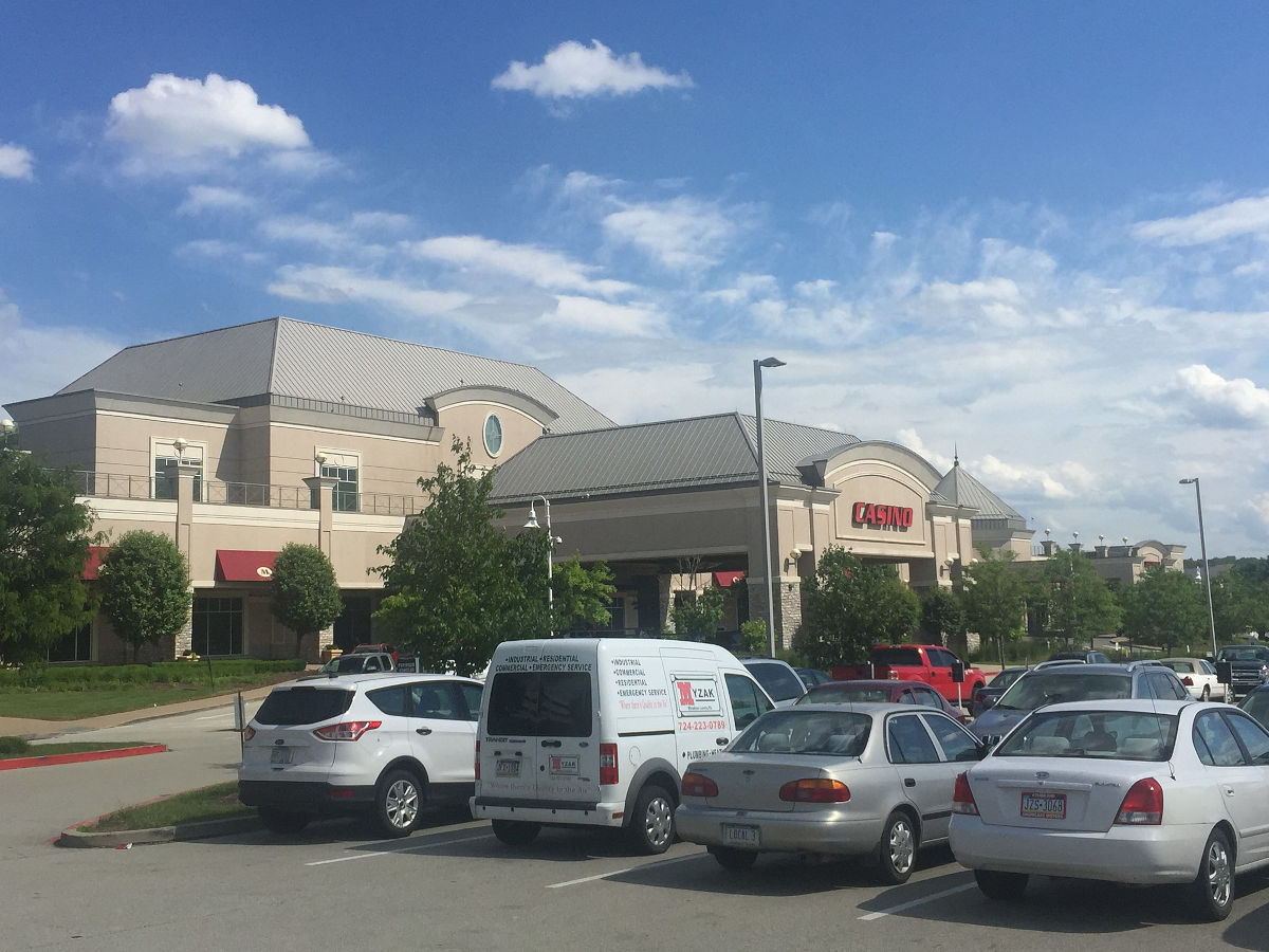 Hollywood Casino at The Meadows has slot machines and table games