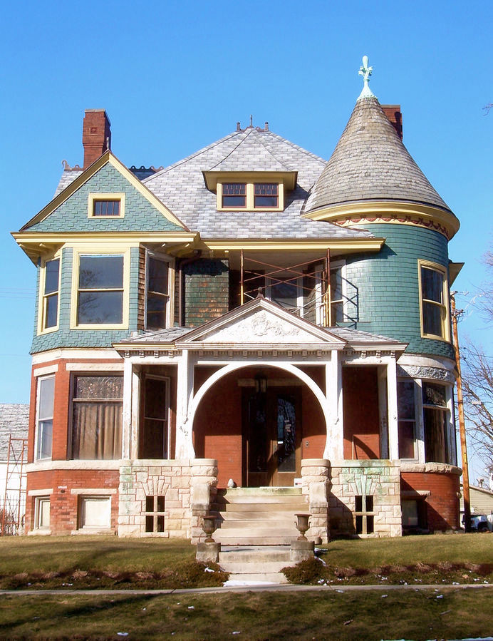 An example of a Queen Anne style house in Bloomington, Illinois