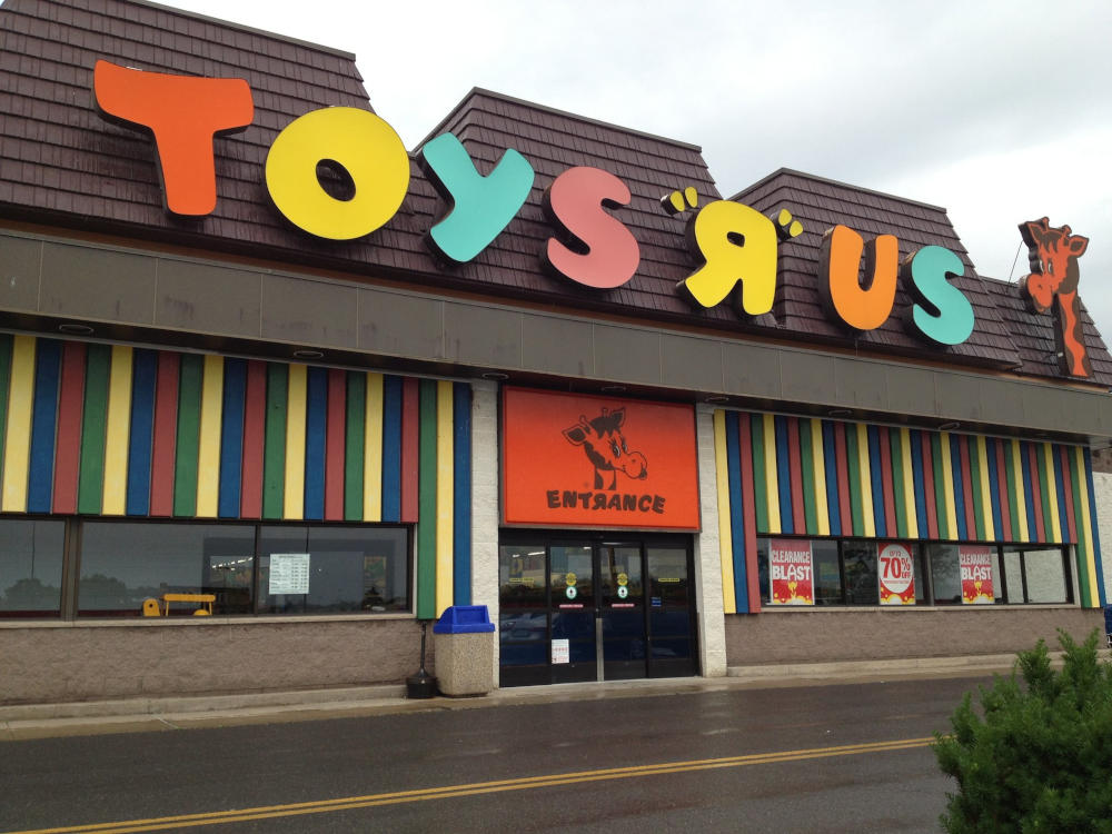 Toys R Us had 800 locations